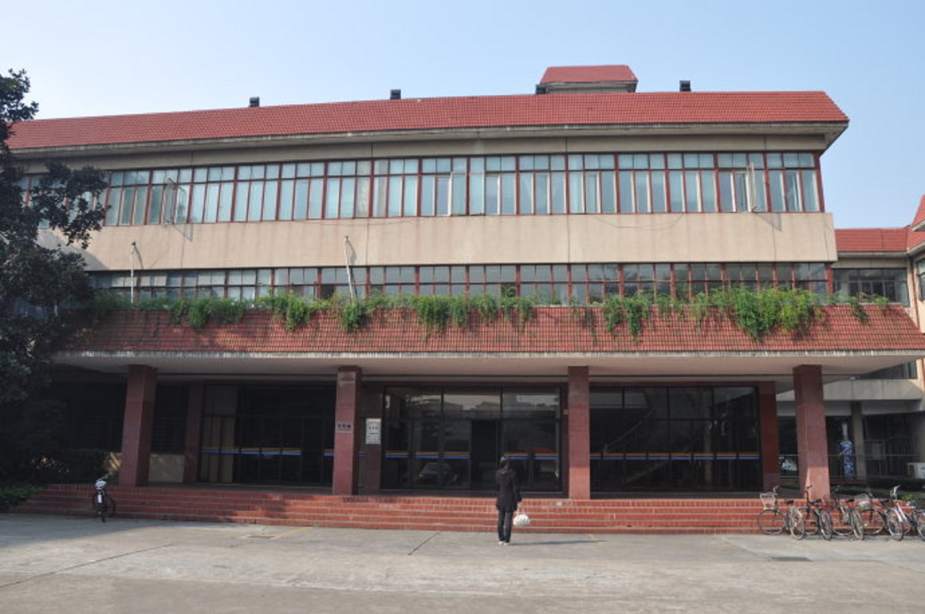 上海财经大学毕业时间